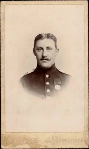 CdV Sommersted Dänemark, Deutscher Soldat in Uniform