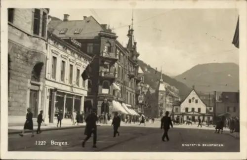 Ak Bergen Norwegen, Straße, Passanten