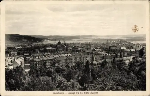 Ak Christiania Oslo Norwegen, Panoramablick auf Stadtdächer, Kirche- und Turmspitzen, Hafen, Baum
