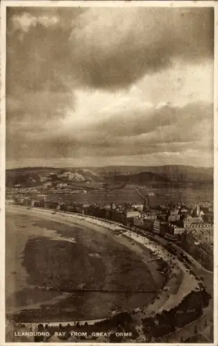 Ak Llandudno Wales, Gesamtansicht, Strand, Vogelschau