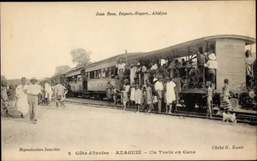 Ak Azaguié Elfenbeinküste, Un Train en Gare