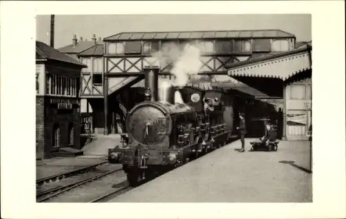 Ak Kidderminster West Midlands England, Bahnhof  Bahnsteig, Lokomotive, Personen