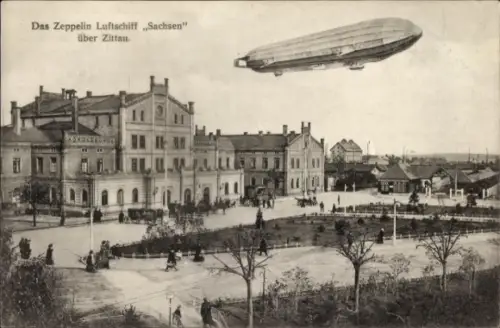 Ak Zittau in Sachsen, Zeppelin Luftschiff Sachsen über der Stadt