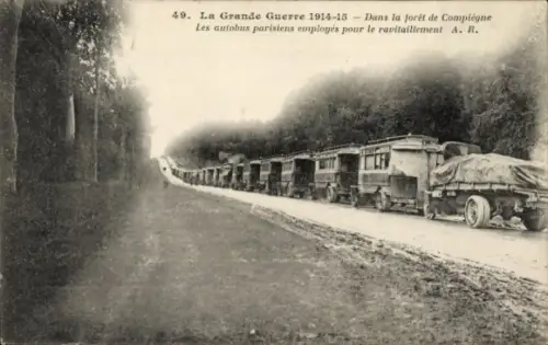 Ak Compiègne Oise, Lastwagenkolonne im Wald