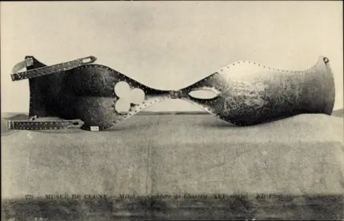 Ak Musée de Cluny, Metal, Ceinture de Chastété, Keuschheitsgürtel