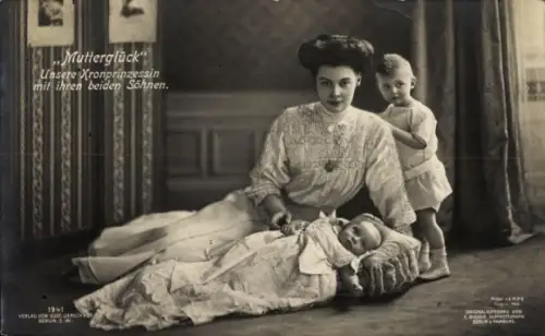 Ak Kronprinzessin Cecilie von Preußen mit ihren beiden Söhnen