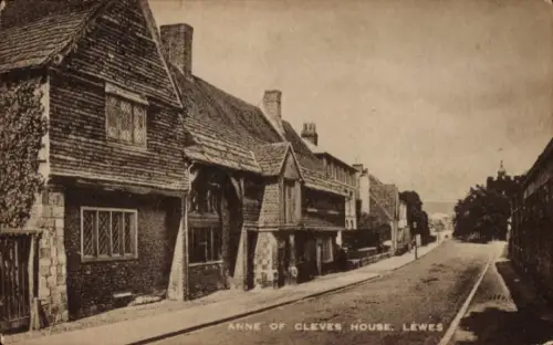 Ak Lewes East Sussex England, Anne of Cleves House, Straße, alte Gebäude