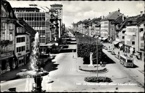 Ak La Chaux de Fonds Kanton Neuenburg, Avenue Leopold-Robert, Straßenbahn, Gebäude