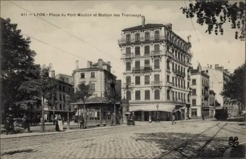 Ak Lyon Rhône, Place du Port Mouton et Station des Tramways
