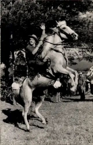 Ak Le Beausset Var, Mann auf einem steigendem Pferd, Fest