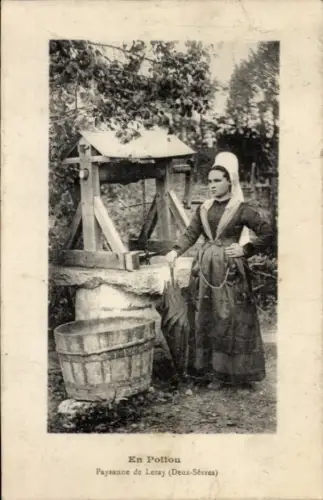 Ak Poitou, Wasserschöpferin, Brunnen, Tracht