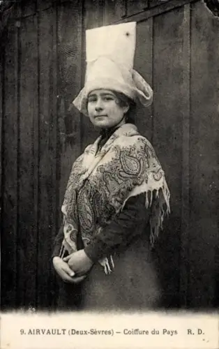 Ak Airvault Deux Sevres, Frau in Volkstracht, Porträt
