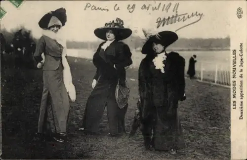 Ak Die neue Mode, Jupe-Culotte, Damen in Hosenröcken, Hüte, Pelz