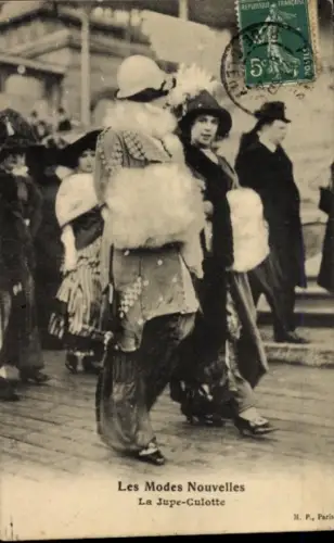 Ak Die Neue Mode, Jupe-Culotte, Frauen in Hosenröcken, Pelzmuff