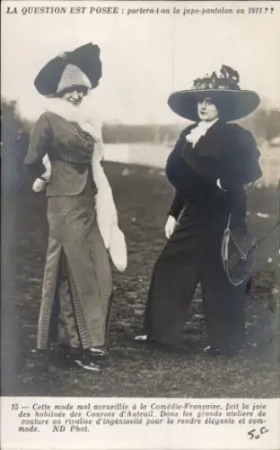 Ak Mode, Jupe-pantalon, zwei Frauen in Hosenröcken, Hüte, Pelz