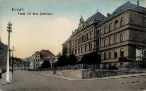 Ak Nossen in Sachsen, Schule an der Kreuzung