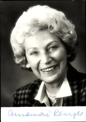 Foto Politikerin Annemarie Renger, Portrait, Präsidentin von 1972 bis 1976, Autogramm