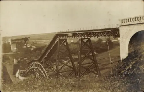 Foto Ak Bouillonville Meurthe et Moselle, Gesprengte Brücke, I. WK