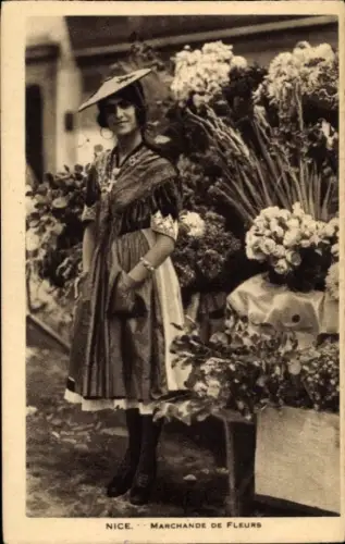 Ak Nice Nizza Alpes Maritimes, Blumenverkäuferin in Tracht