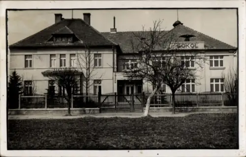 Ak Dobrovice Dobrowitz Region Mittelböhmen, Turnhalle