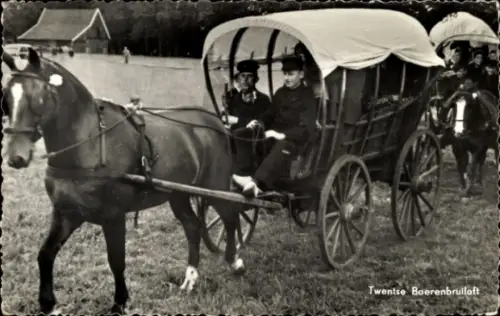 Ak Twente Overijssel Niederlande, Eine schwarz-weiße Fotografie einer Kutsche mit Pferd davor....