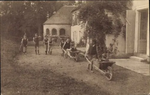 CPA Pas de Calais, Manoir de Menneville, Le retour du travail