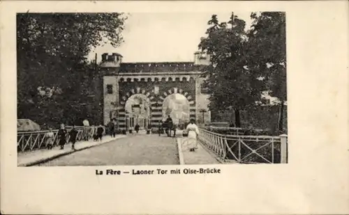 Passepartout Ak La Fère Aisne, Laoner Tor, Oise Brücke