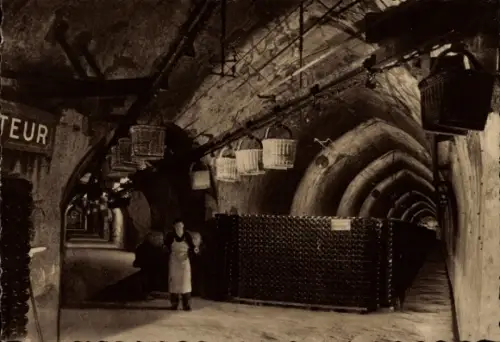 Ak Reims Marne, Champagne Pommery & Greno, Jonction de Deux galeries, Vue du Transporteur