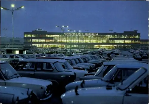 Ak Schönefeld bei Berlin, Flughafen, Interflug, Parkplatz, Trabant