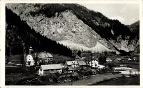 Ak Weichselboden Steiermark, Kirche mit Turm, Bauernhäuser, Fluss im Vordergrund, steiler Felsrie