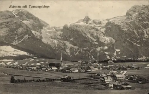 Ak Abtenau in Salzburg, Bergpanorama, schneebedeckte Gipfel, Tal mit Feldern, Kirche mit Turm, Ba