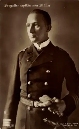 Ak Fregattenkapitän Karl von Müller, Portrait, SMS Emden, NPG 5007