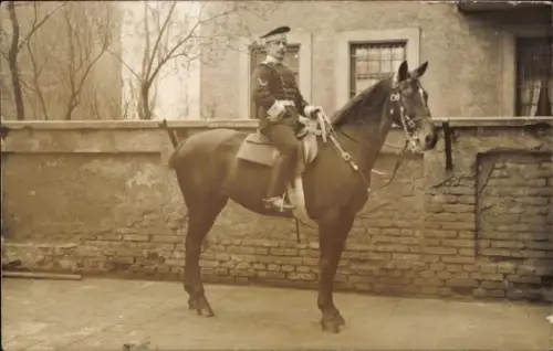 Foto Ak Soldat zu Pferd, Uniform