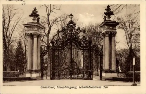 Ak Potsdam Sanssouci, Sanssouci, Haupteingang, schmiedeeisernes Tor