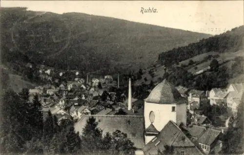 Ak Ruhla in Thüringen,  Ortsansicht, Kuppelkirche, Fabrikschornstein, Talansicht