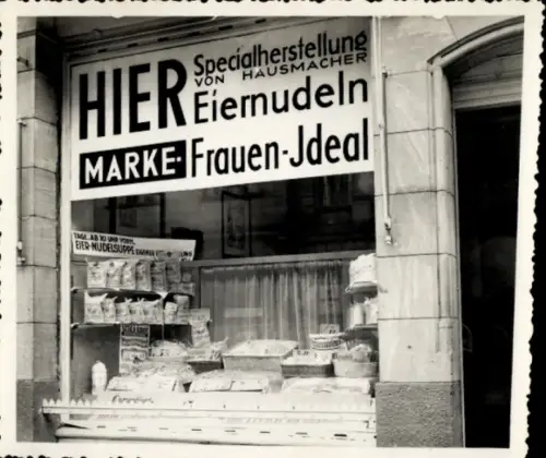 Foto Lebensmittelgeschäft, Schaufenster, Eiernudeln Marke Frauen-Ideal
