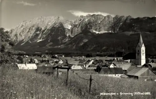 Ak Bad Mitterndorf Steiermark, Bergkette mit schneebedeckten Gipfeln, Wiese im Vordergrund, Dorf 