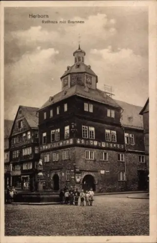 Ak Herborn in Hessen,  Rathaus, Brunnen