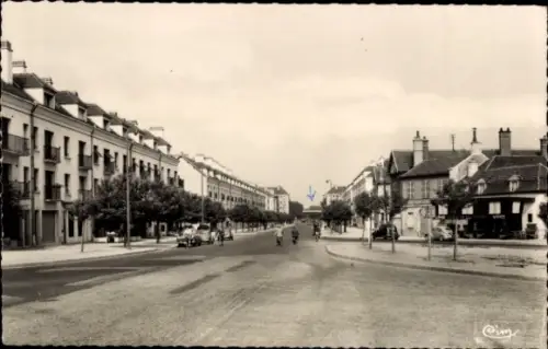 Ak Troyes Aube, TROYES (Aube), Avenue du 1er Mai