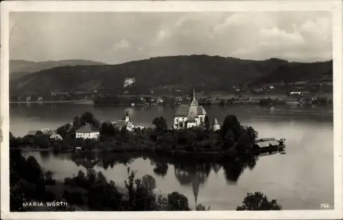 Ak Maria Wörth am Wörthersee Kärnten, Kirche auf kleiner Insel, See mit Spiegelung, Bäume am Ufer