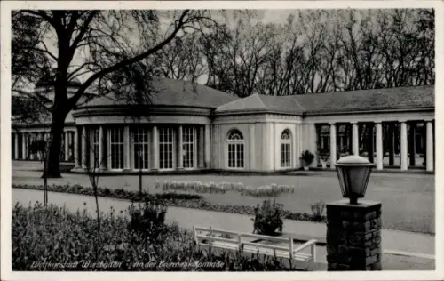 Ak Wiesbaden in Hessen, Weltkurstadt  Brunnenkolonnade