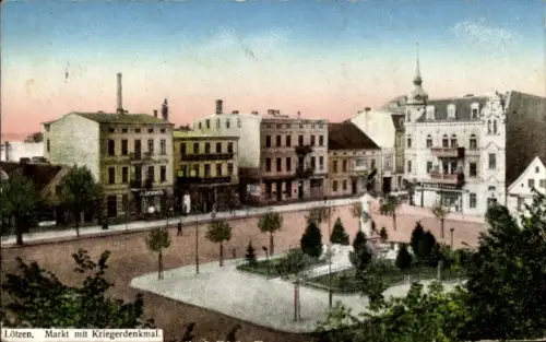 Ak Giżycko Lötzen Lözen Masuren Ostpreußen, Markt mit Kriegerdenkmal