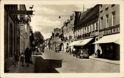 Ak Waren an der Müritz, Friedensstraße, Heimatmuseum, Pelzwarengeschäft