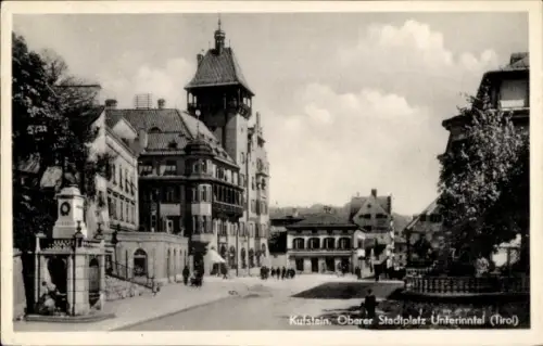Ak Kufstein in Tirol,  Oberer Stadtplatz, Tirol,  Gebäude, Menschen auf der Straße