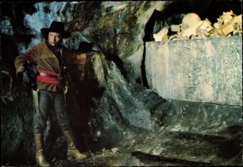 Ak Der Schatz im Silbersee, Herbert Lom in einer Höhle, Karl May