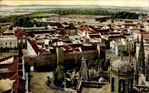 Ak Barrio de Santa Cruz Sevilla Andalusien,  Blick von der Giralda, Real Alcázar, Stadtmauer
