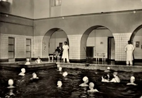 Ak Schönebeck an der Elbe, Volksbad Salzelmen, Soleschwimmbad