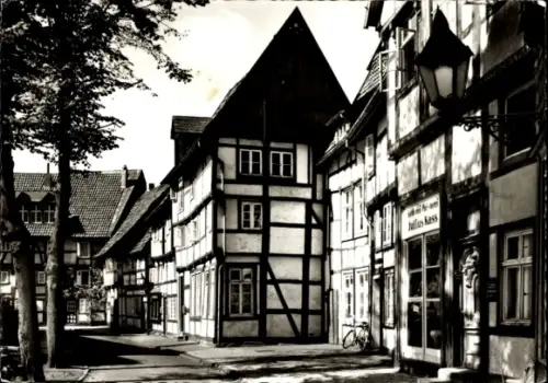 Ak Gütersloh in Westfalen, Am alten Kirchplatz, Fachwerkhäuser