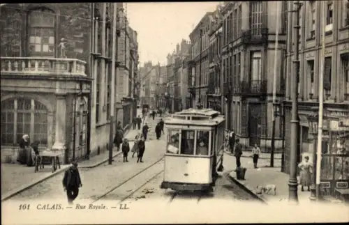 CPA Calais Pas-de-Calais, Rue Royale, Tramway