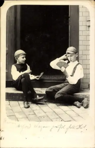 Ak Kinder beim Kartenspielen, Zigarette